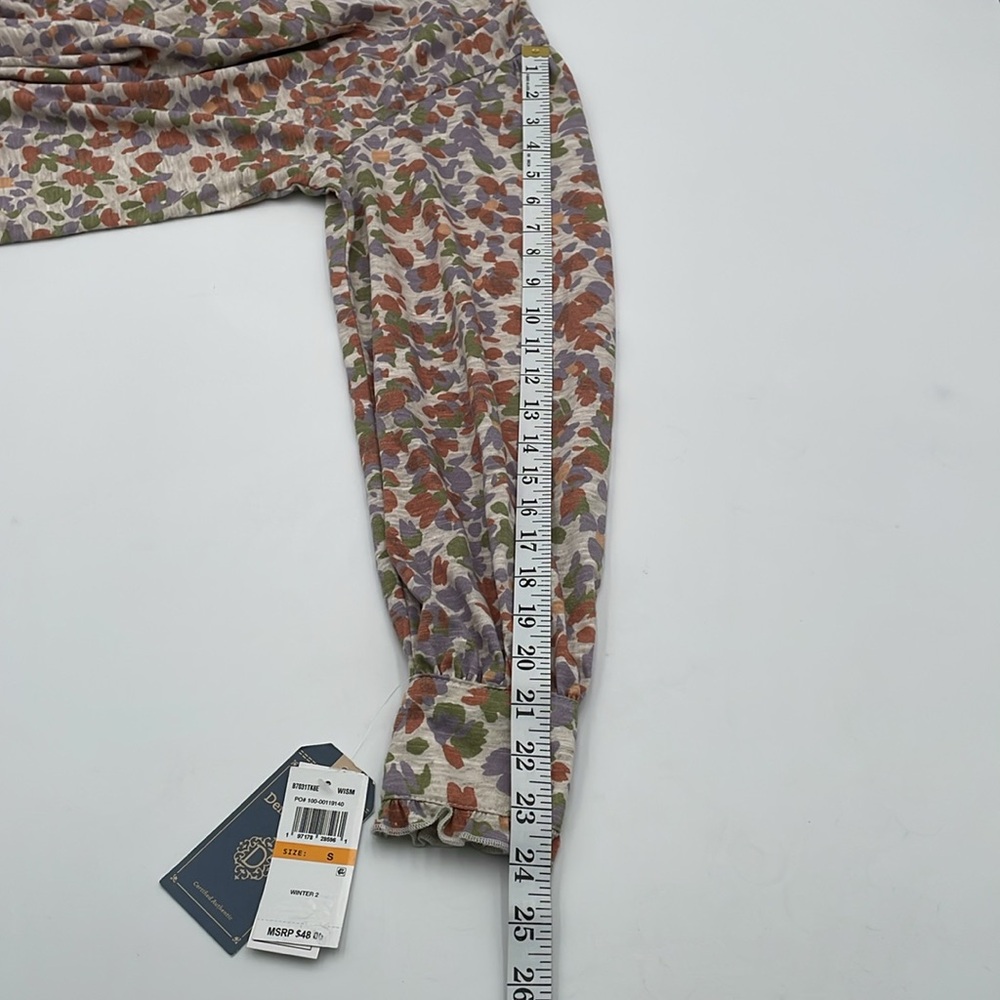 Democracy Long Sleeve Ruffle & Button Detail V-neck Multicolor - Picture 11 of 16